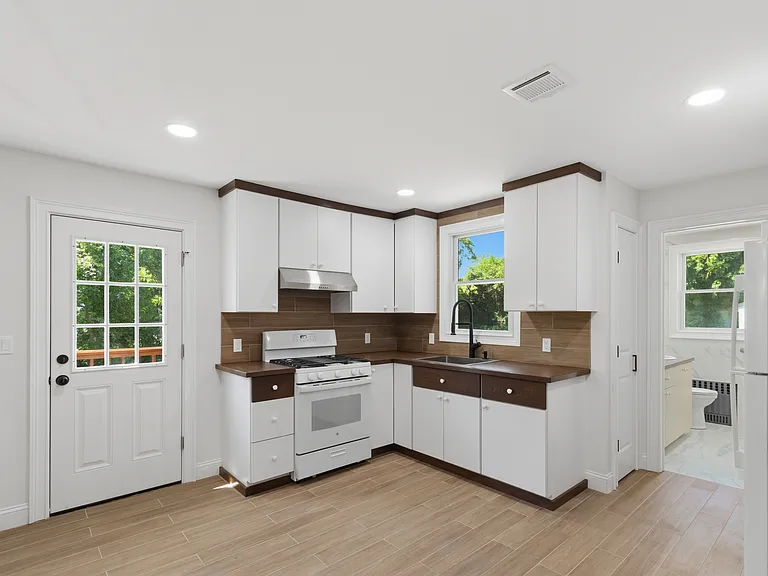1 Alvin St #1 — Photo 5