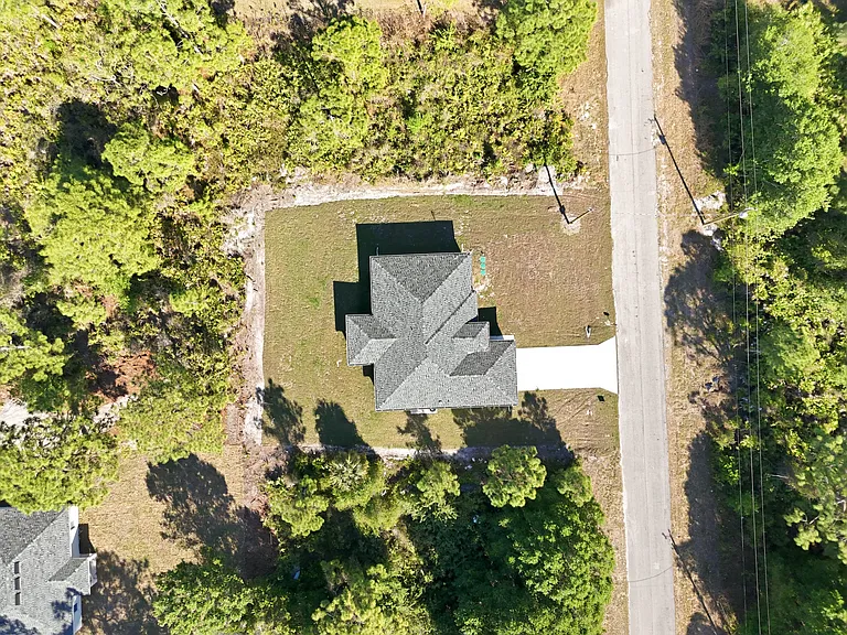 825 Carbon St E — Photo 7