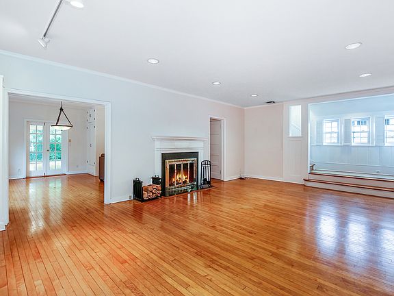 3rd image of 52 E Brookside Dr