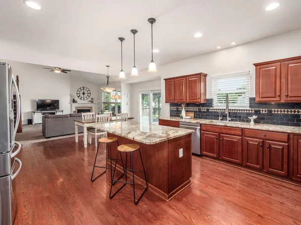 6685 Dietz Dr, Canal Winchester, OH 43110