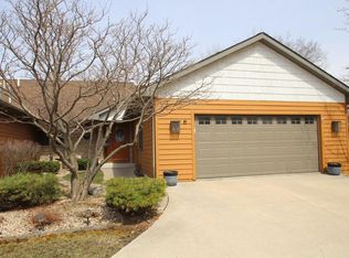 2002 Hunters Ridge Dr #2002, Mason City, IA 50401