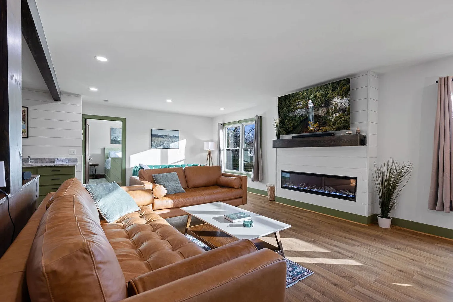 5 bed, 3.0 bath, 2572 sqft, $13,326 — Photo 3