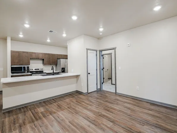 6950 Hickman Rd, Hickman, NE