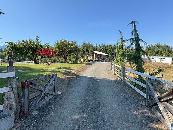 2nd image of 3634 Deer Park Rd