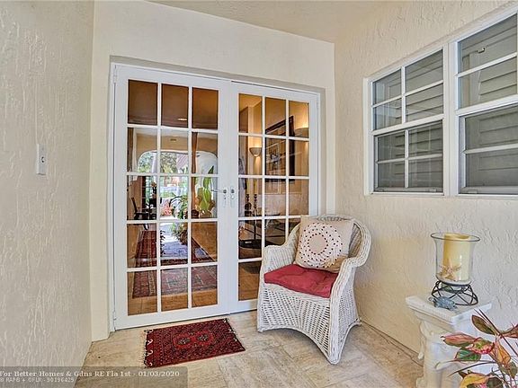 5th image of 608 SW 17th St