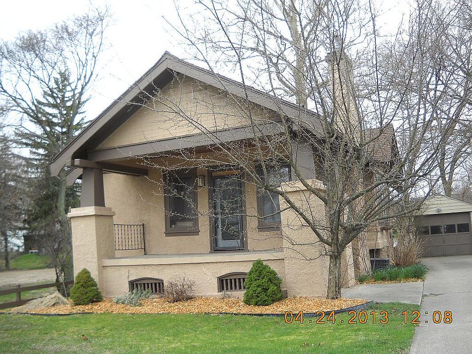 2nd image of 242 E 16th St