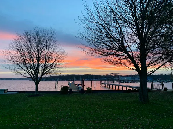 1738 Waukazoo Dr, Holland, MI 49424