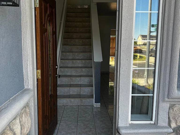 2010 Falmoth Cir — Photo 3