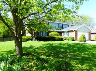 458 Farnham Ln, Wheaton, IL 60189