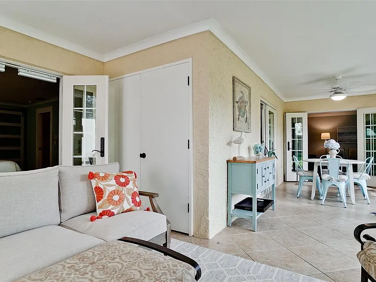 401 Palm Tree Dr — Photo 21