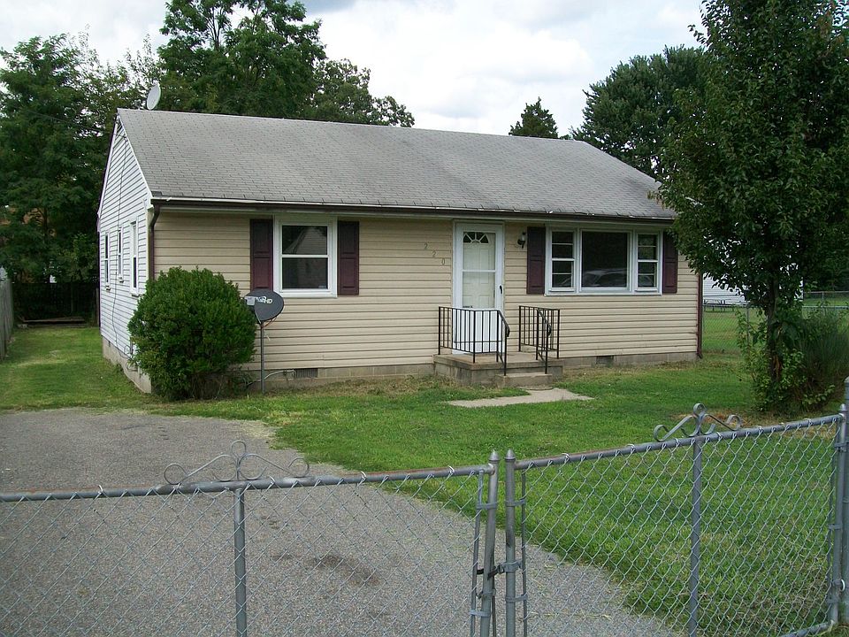 1st image of 220 N Juniper Ave