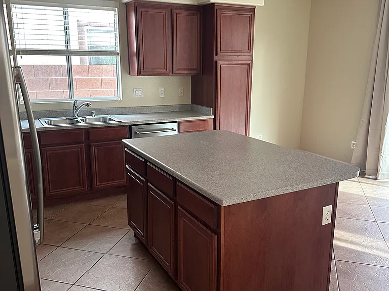 11453 Diveley Ave — Photo 10