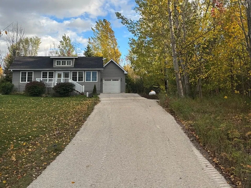 103 Robertson Ave