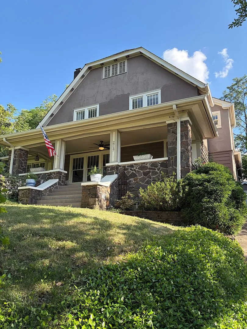 Your Ideal Highland Park Home Awaits Space, Charm & Location — Photo 3