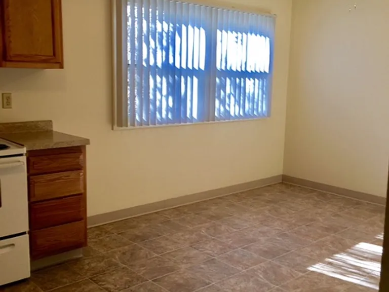 500 Glendale Blvd — Photo 23