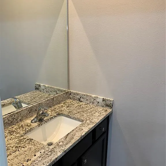512 Frances St — Photo 14