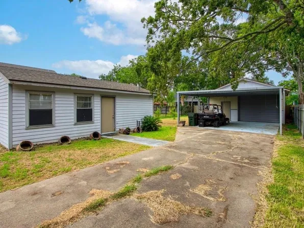 118 4th St, San Leon, TX 77539