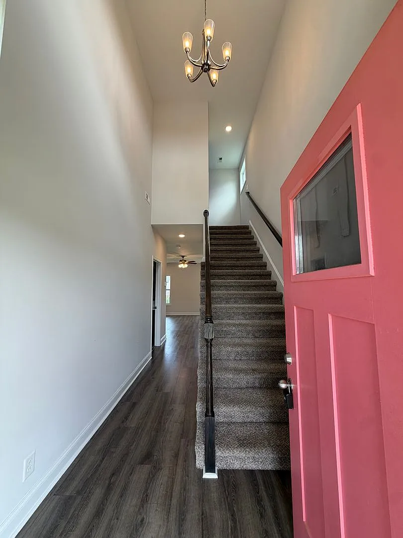 4 Bedroom Dog Friendly Home For Rent Near Post! — Photo 4