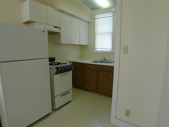 3rd image of 1609 Stuart St APT C