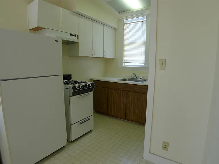 1609 Stuart St — Photo 3