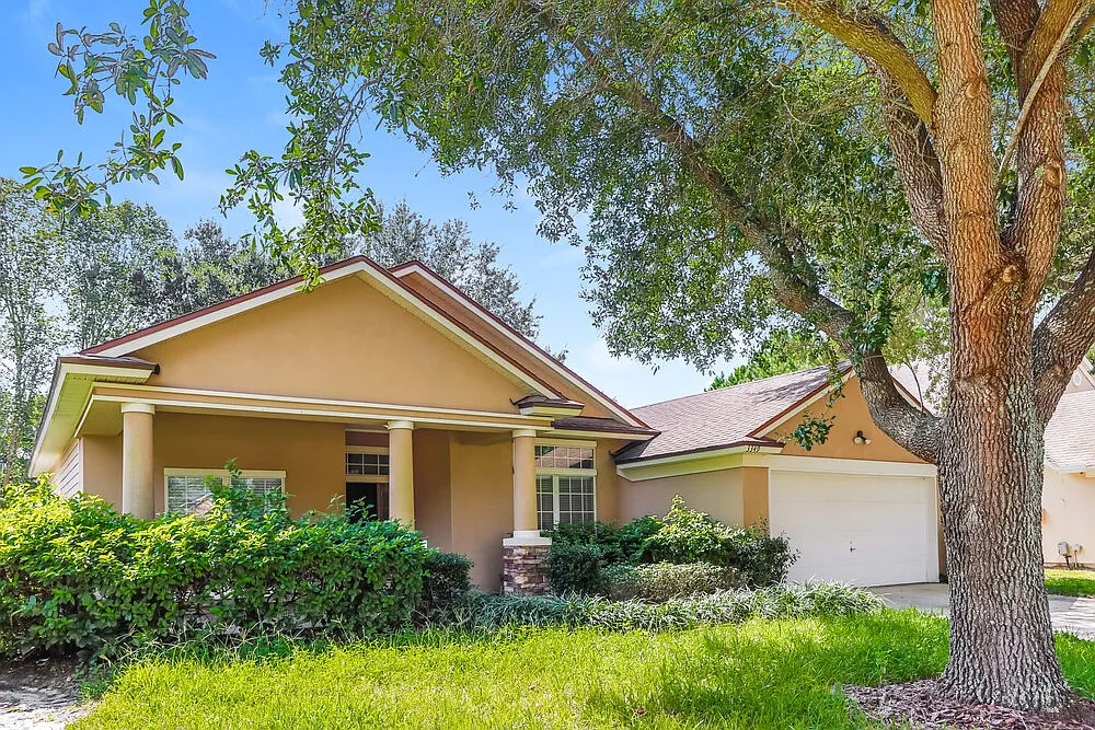3 bed, 2.0 bath, 1771 sqft, $2,085 — Photo 3