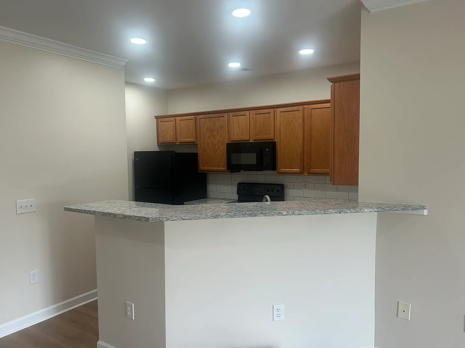 3 bed, 3.5 bath, 2000 sqft, $2,800 — Photo 3