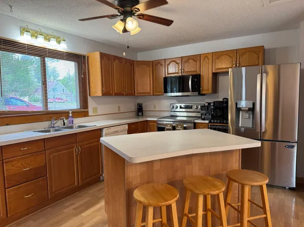 412 1st St NE, Menahga, MN 56464