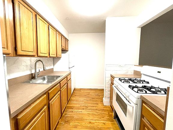 3rd image of 138 E 112th St #4D