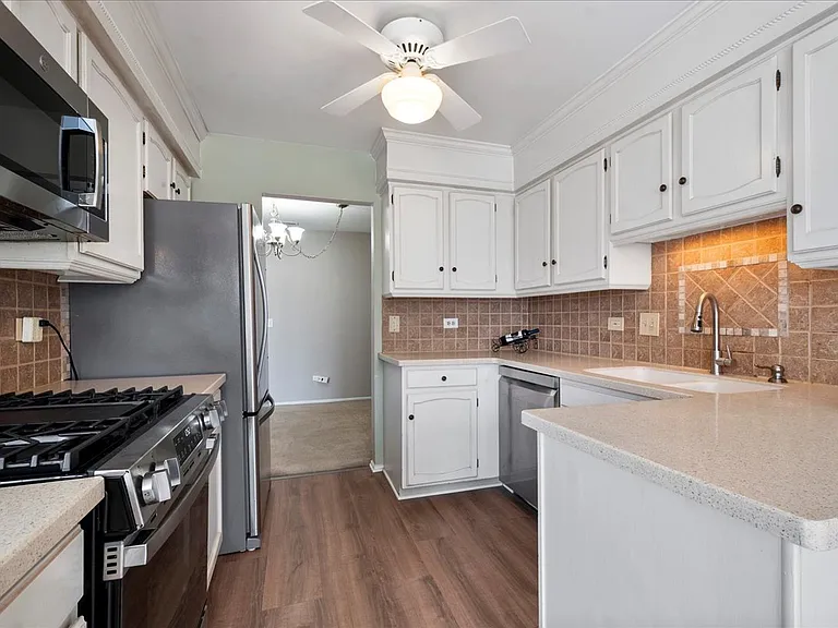 226 Coventry Cir — Photo 4