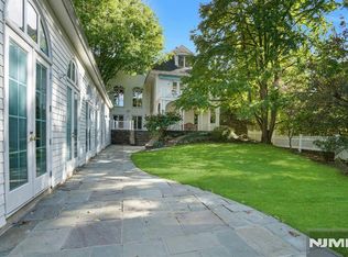 526 Knollwood Road, Ridgewood, NJ 07450