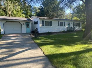 1111 Warren Dr, Caro, MI 48723