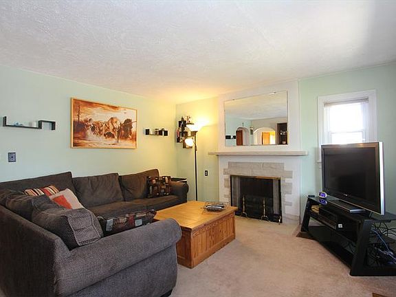 2nd image of 816 Morse Ave