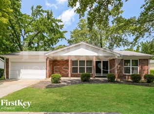 6219 Silver Fox Dr, Florissant, MO 63034