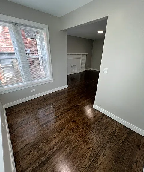 8021-23 S Carpenter St — Photo 2