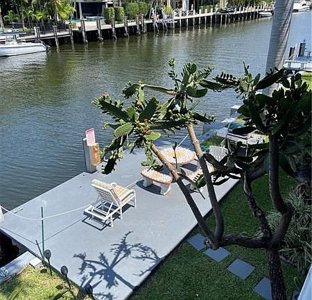 2nd image of 180 SE Isle Of Venice Dr #222