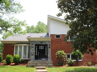9915 Ashburton Ln, Bethesda, MD 20817