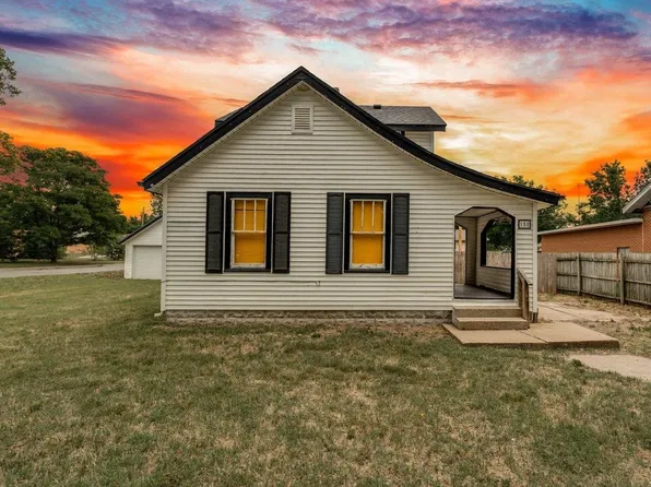 158 N McComas Ave, Wichita, KS 67203