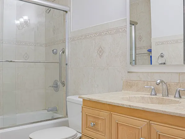 426 Harmon Cove Tower image 10 of 18