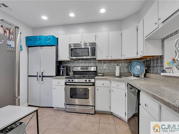 4th image of 371 McDowell Dr