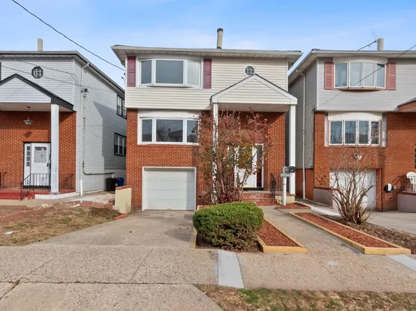 8 Colonial Dr, Bayonne, NJ 07002