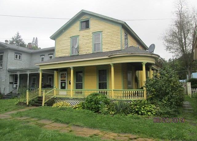 1st image of 106 W Spruce St