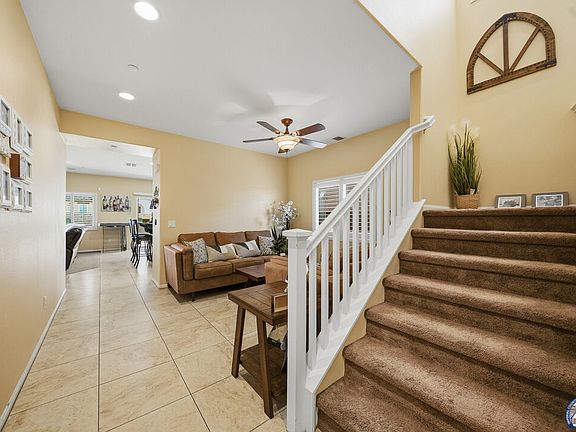 5th image of 613 Desert Rose St