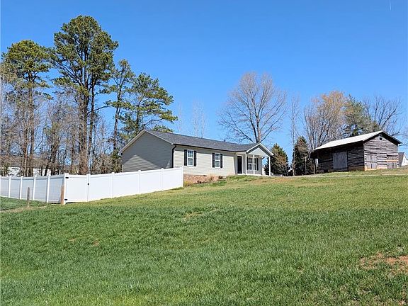 2nd image of 2069 Darwick Rd