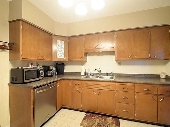 3rd image of 3018 Lucerne Ave