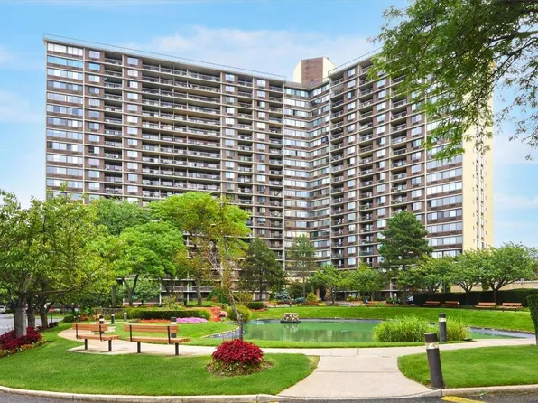 2 Bay Club Drive #3Z3, Bayside, NY 11360