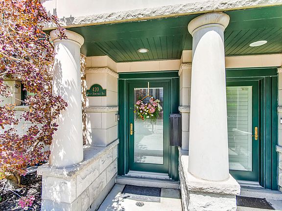 2nd image of 420 W Armitage Ave #101