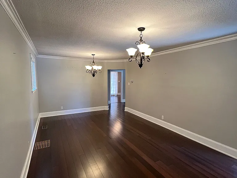 141 Bexhill Ave — Photo 2