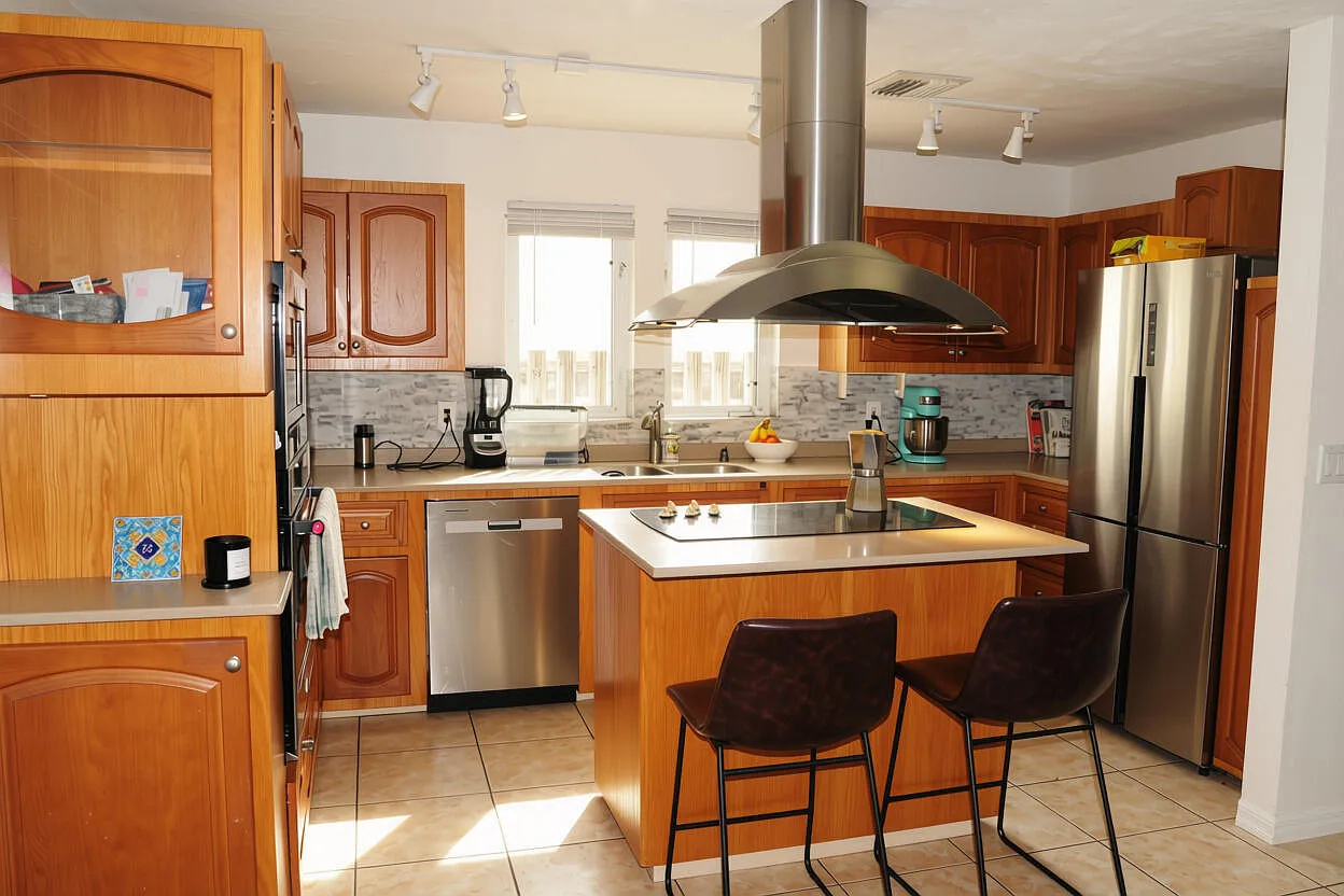 3 bed, 2.0 bath, 1150 sqft, $4,200 — Photo 3