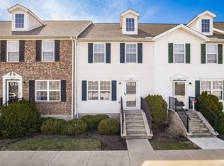 1077 Shady Lake Dr, Columbus, OH 43228