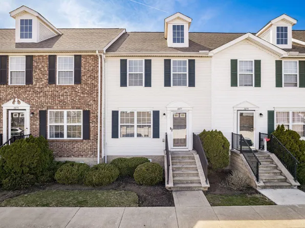 1077 Shady Lake Dr, Columbus, OH 43228